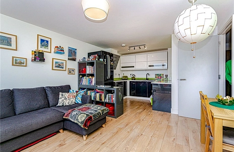 1 bedroom apartment for sale - Jubilee House, Station Approach, Epsom, Surrey, KT19 - Property View 3