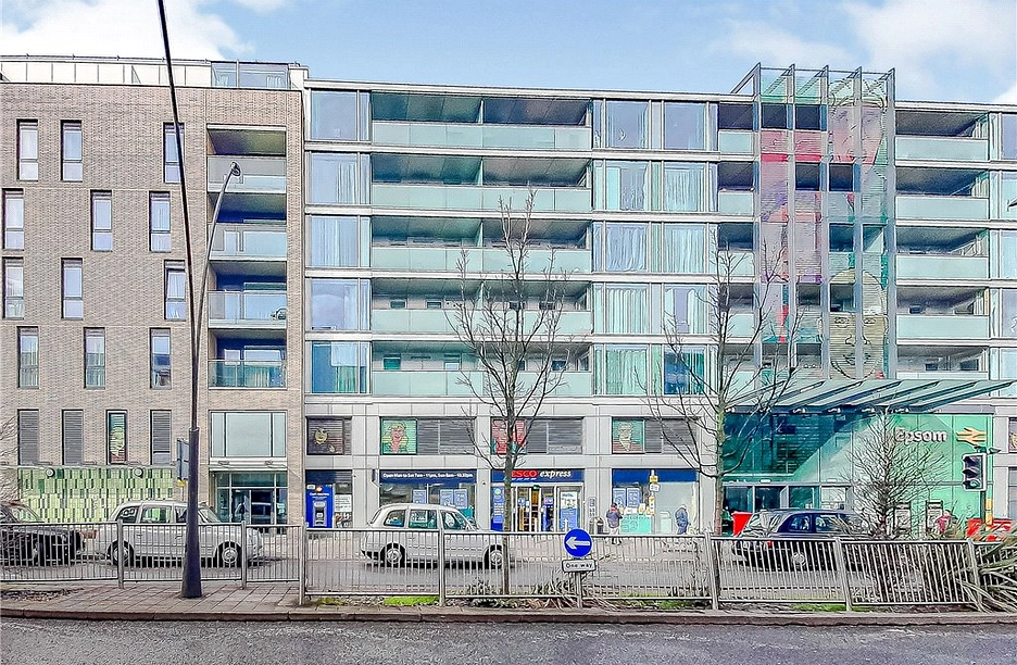 1 bedroom apartment for sale - Jubilee House, Station Approach, Epsom, Surrey, KT19 - Property View 1