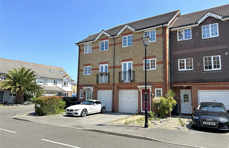 4 bedroom townhouse for sale - Long Beach Mews, Eastbourne, East Sussex, BN23