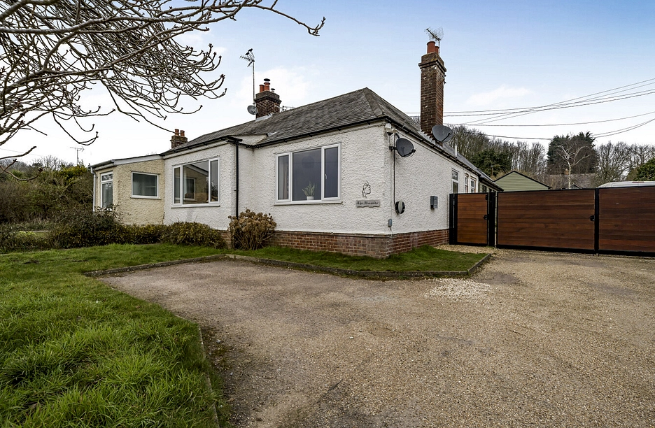 3 bedroom bungalow for sale - Flordon Road, Creeting St. Mary, Ipswich, Suffolk, IP6 - Property View 1