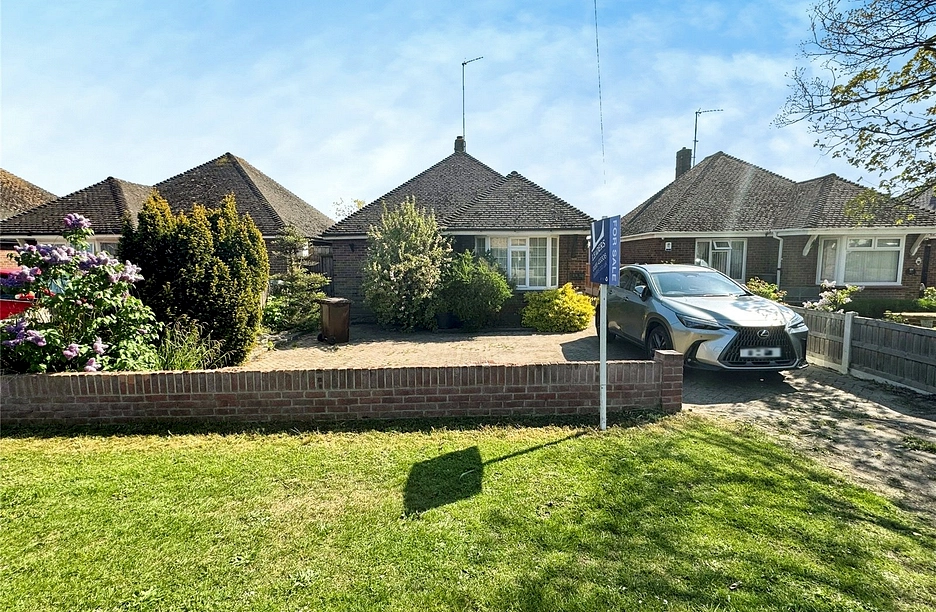 3 bedroom bungalow for sale - St. Johns Road, Clacton-on-Sea, Essex, CO16 - Property View 1