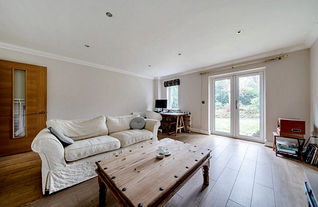 2 bedroom apartment for sale - Cumbria Court, Windermere Way, Reigate, Surrey, RH2 - Property View 2