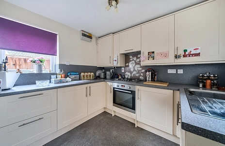 3 bedroom house for sale - Tolkien Close, Bedford, Bedfordshire, MK41 - Property View 2