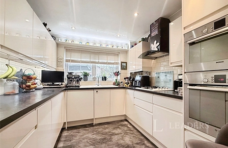 4 bedroom house for sale - The Cloisters, Bedford, Bedfordshire, MK41 - Property View 3