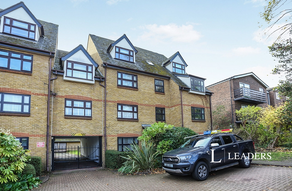 2 bedroom apartment to rent - Albemarle Park, Albemarle Road, Beckenham, BR3 - Property View 1