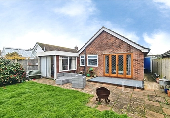 3 bedroom bungalow for sale - Harbour View Road, Pagham, Bognor Regis, West Sussex, PO21 - Property View 1