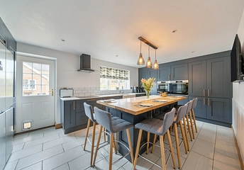 5 bedroom house for sale - Cropthorne Drive, Climping, Littlehampton, West Sussex, BN17 - Property View 1