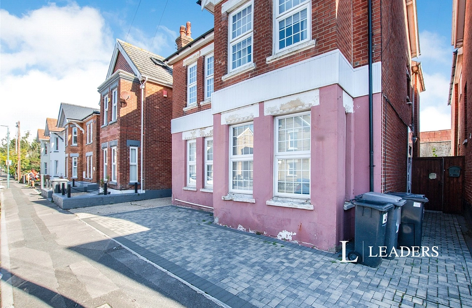 house to rent - Wolverton Road, Bournemouth, Dorset, BH7 - Property View 1