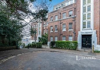 3 bedroom apartment to rent - Richmond Gardens, Bournemouth, Dorset, BH1 - Property View 1