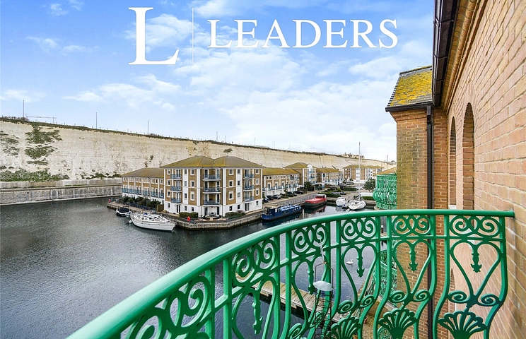 2 bedroom apartment to rent - Wellington Court, The Strand, Brighton, BN2