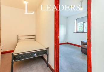 1 bed property for rent in Frog Hall Garage, Frog Lane, Abenbury Road, Wrecsam, LL13