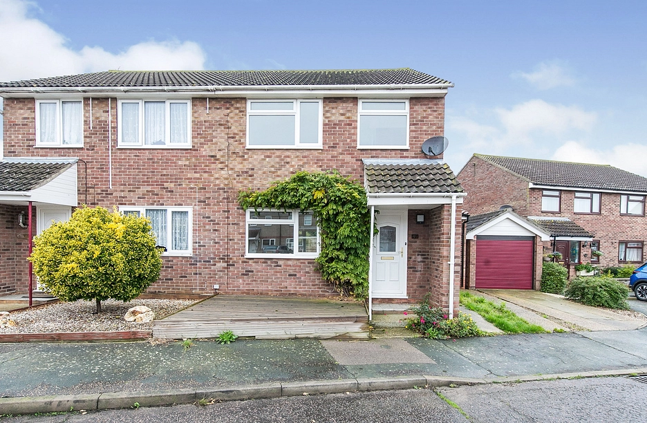 3 bedroom house to rent - Dorking Crescent, Clacton-on-Sea, CO16 - Property View 1