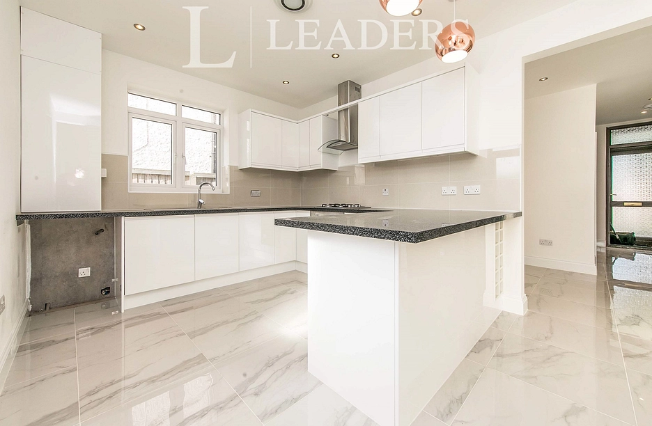 4 bedroom bungalow to rent - Park Road, CO15 - Property View 1