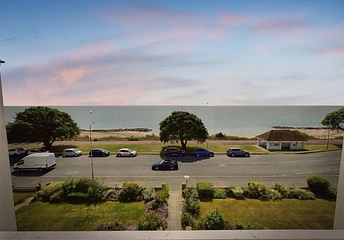 2 bedroom apartment for sale - Marine Parade East, Clacton-on-Sea, Essex, CO15 - Property View 1