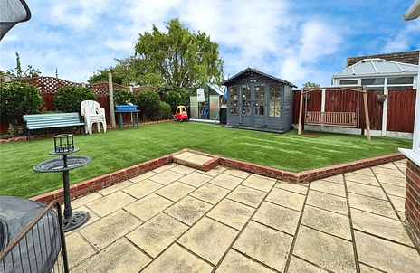 3 bedroom bungalow for sale - Tudor Green, Jaywick, Clacton-on-Sea, Essex, CO15 - Property View 2