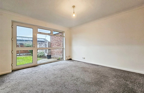 2 bedroom bungalow for sale - Oakwood Close, Kirby Cross, Frinton-on-Sea, Essex, CO13 - Property View 2