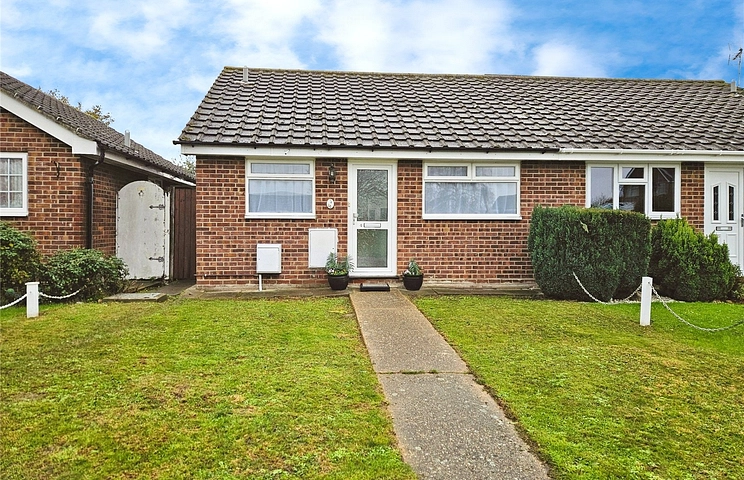 2 bedroom bungalow for sale - Oakwood Close, Kirby Cross, Frinton-on-Sea, Essex, CO13