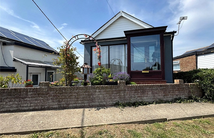 2 bedroom house for sale - Saxon Way, Point Clear Bay, Clacton-on-Sea, Essex, CO16