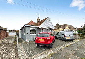 3 bedroom bungalow for sale - Ingarfield Road, Holland-on-Sea, Clacton-on-Sea, Essex, CO15 - Property View 1