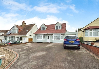 5 bedroom bungalow for sale - Burrs Road, Clacton-on-Sea, Essex, CO15 - Property View 1