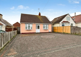 2 bedroom bungalow for sale - Burrs Road, Clacton-on-Sea, Essex, CO15 - Property View 1