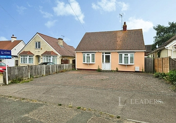 2 bedroom bungalow for sale - Burrs Road, Clacton-on-Sea, Essex, CO15 - Property View 1