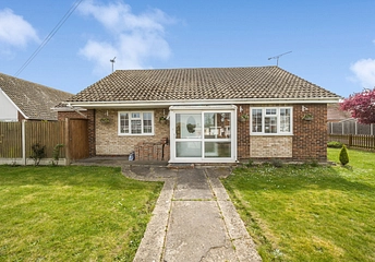 2 bedroom bungalow for sale - Frinton Road, Holland-on-Sea, Clacton-on-Sea, Essex, CO15 - Property View 1