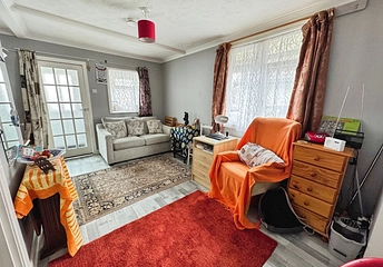 2 bedroom bungalow for sale - Broadway, Jaywick, Clacton-on-Sea, Essex, CO15 - Property View 1