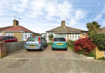 1 bedroom bungalow for sale - Craigfield Avenue, Clacton-on-Sea, Essex, CO15 - Property View 1