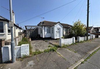 1 bedroom bungalow for sale - Lavender Walk, Jaywick, Clacton-on-Sea, Essex, CO15 - Property View 1