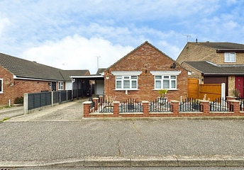 3 bedroom bungalow for sale - Peter Bruff Avenue, Clacton-on-Sea, Essex, CO16 - Property View 1