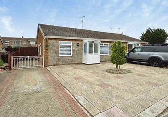3 bedroom bungalow for sale - Laburnum Close, Clacton-on-Sea, Essex, CO15 - Property View 1