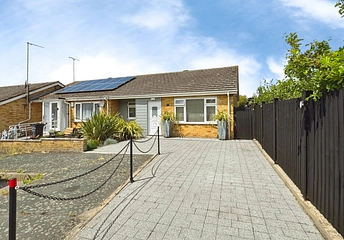 2 bedroom bungalow for sale - Bembridge Close, Clacton-on-Sea, Essex, CO15 - Property View 1