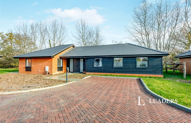 2 bedroom bungalow to rent - Charlwood Road, Horley, Surrey, RH6