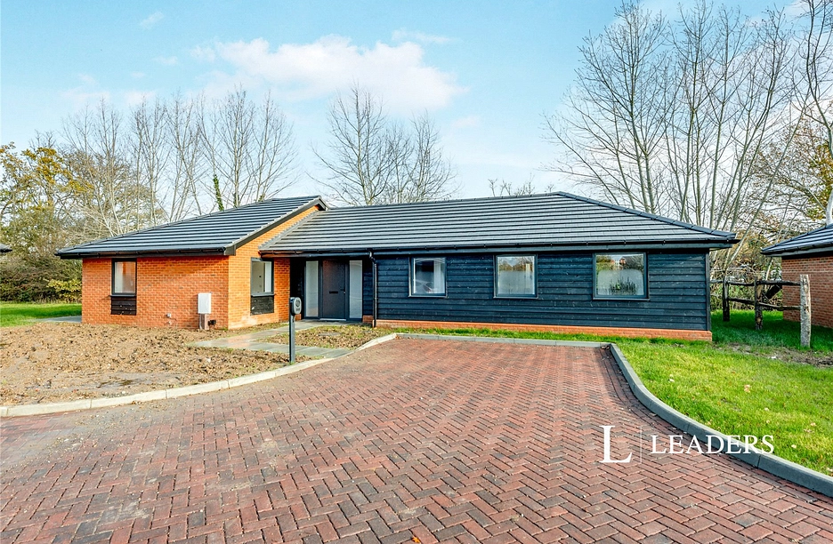 2 bedroom bungalow to rent - Charlwood Road, Horley, Surrey, RH6 - Property View 1