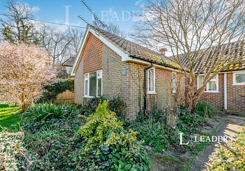 2 bedroom bungalow to rent - Crawley Lane, Crawley, West Sussex, RH10 - Property View 1