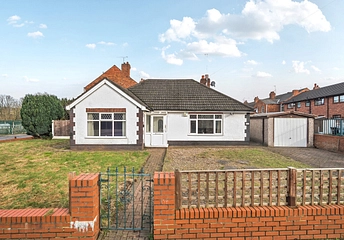 3 bedroom bungalow for sale - Derrington Avenue, Crewe, Cheshire, CW2 - Property View 1
