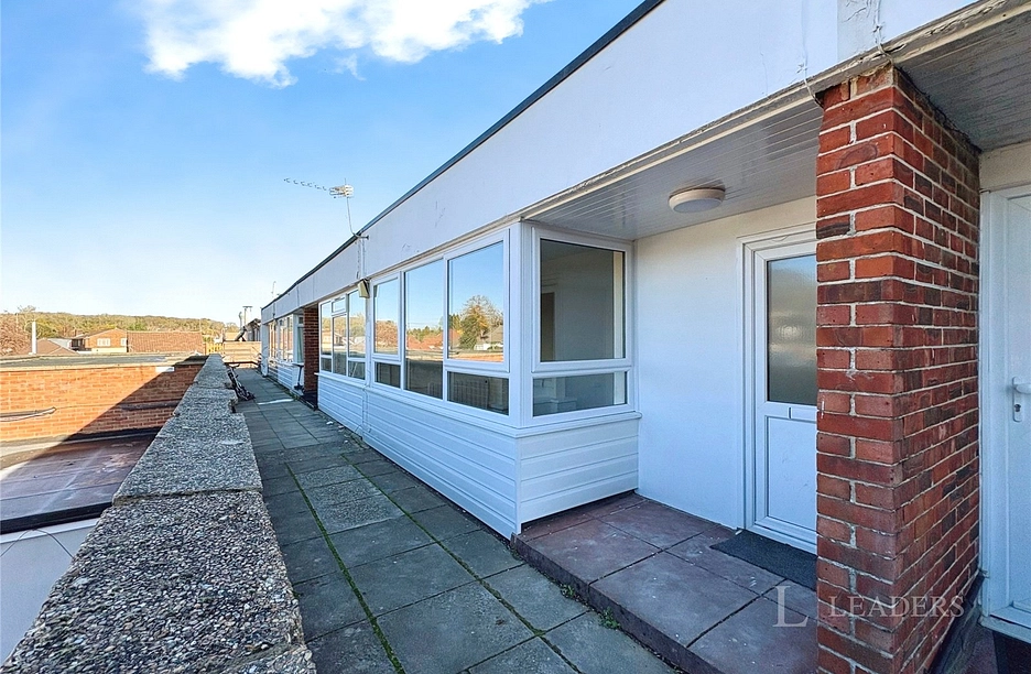 2 bedroom apartment to rent - Milton Road, Cowplain, Waterlooville, Hampshire, PO8 - Property View 1