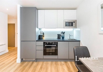 studio to rent - Wood Street, East Grinstead, West Sussex, RH19 - Property View 1
