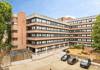 1 bed flat/apartment for rent in Wood Street, East Grinstead, West Sussex, RH19