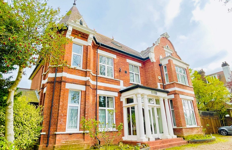 3 bedroom apartment to rent - Russell Hill, CR8