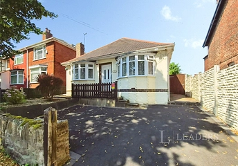 3 bedroom bungalow for sale - Kingsway, Ilkeston, Derbyshire, DE7 - Property View 1