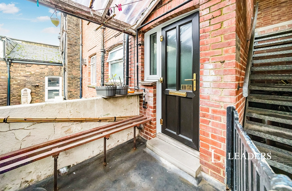 2 bedroom apartment to rent - London Road, East Grinstead, RH19 - Property View 1