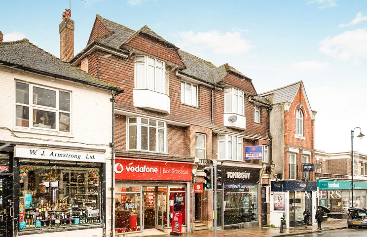 2 bedroom apartment to rent - London Road, East Grinstead, RH19