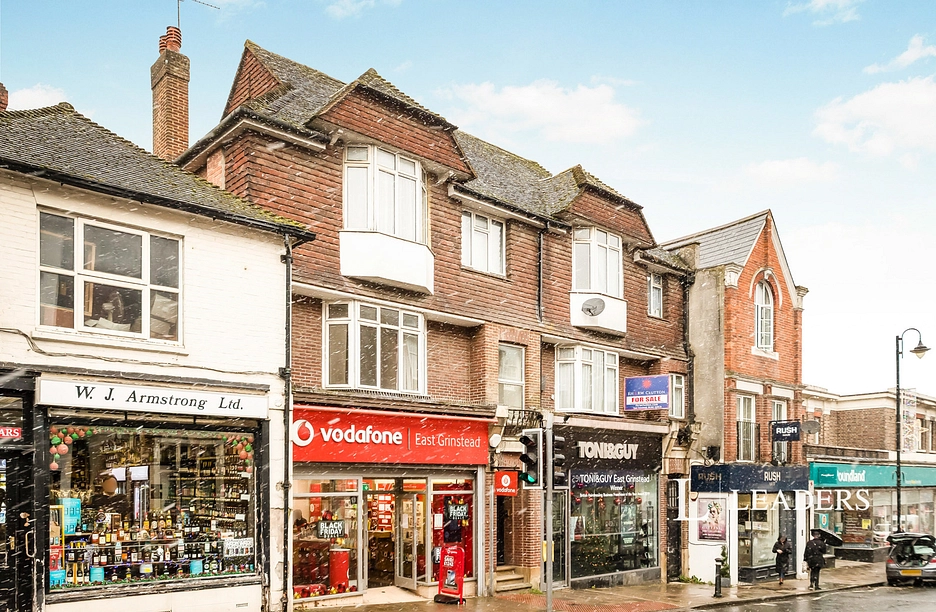 2 bedroom apartment to rent - London Road, East Grinstead, RH19 - Property View 1