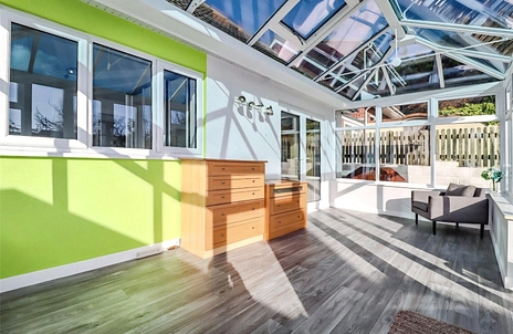 2 bedroom bungalow for sale - Sandy Point Road, Hayling Island, Hampshire, PO11 - Property View 3