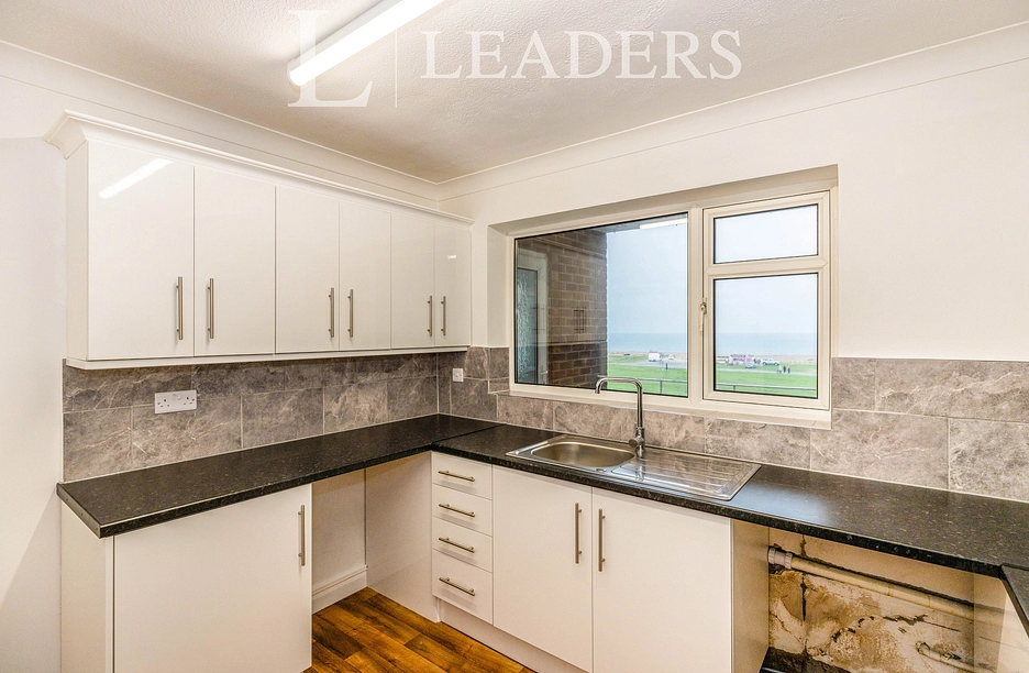 3 bedroom apartment to rent - Sea Front, Hayling Island, PO11 - Property View 1