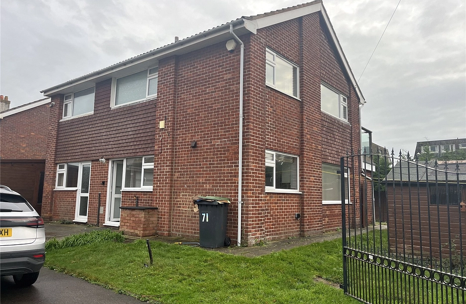 4 bedroom house to rent - Southwood Road, Hayling Island, Hampshire, PO11 - Property View 1