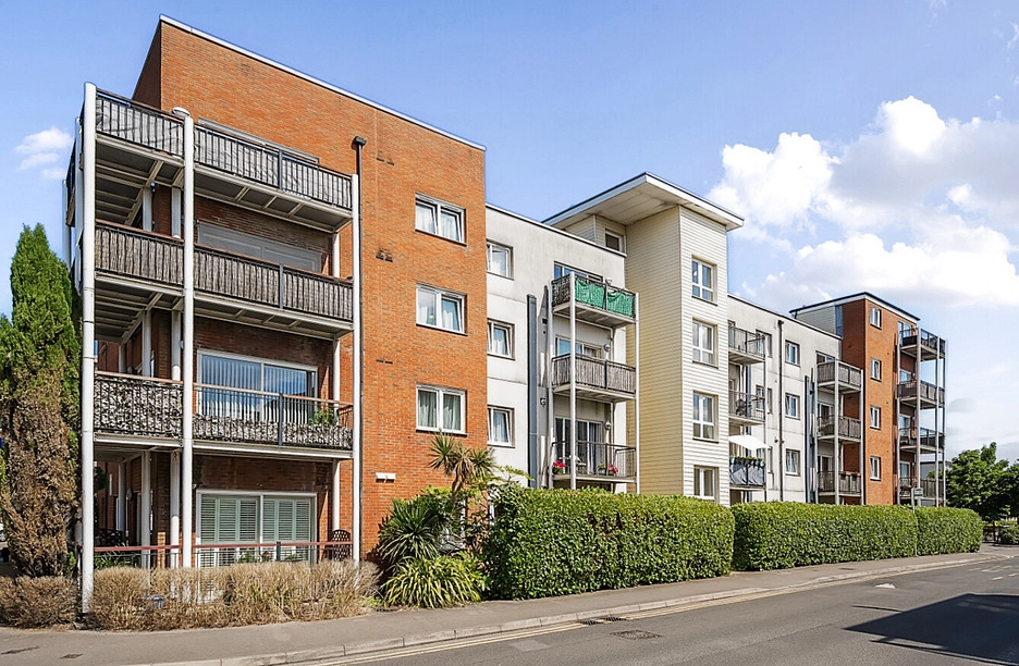 2 bedroom apartment for sale - Canalside, Redhill, Surrey, RH1 - Property View 1