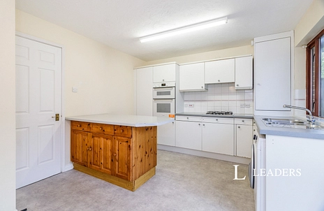 3 bedroom house to rent - Farriers Road, Epsom, KT17 - Property View 2